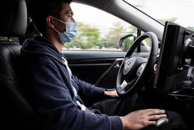 无人驾驶汽车开上阅江路,看11公里一江两岸美景