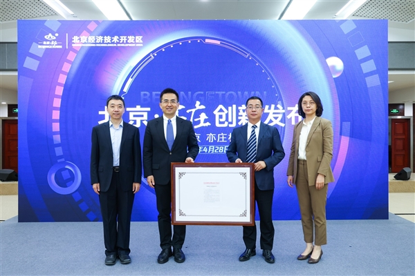 终于来了!百度获中国首批自动驾驶无人许可 方向盘后可无司机