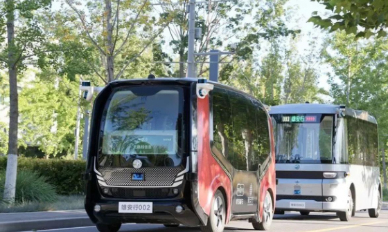 武汉产“无人公交”驶上雄安街头
